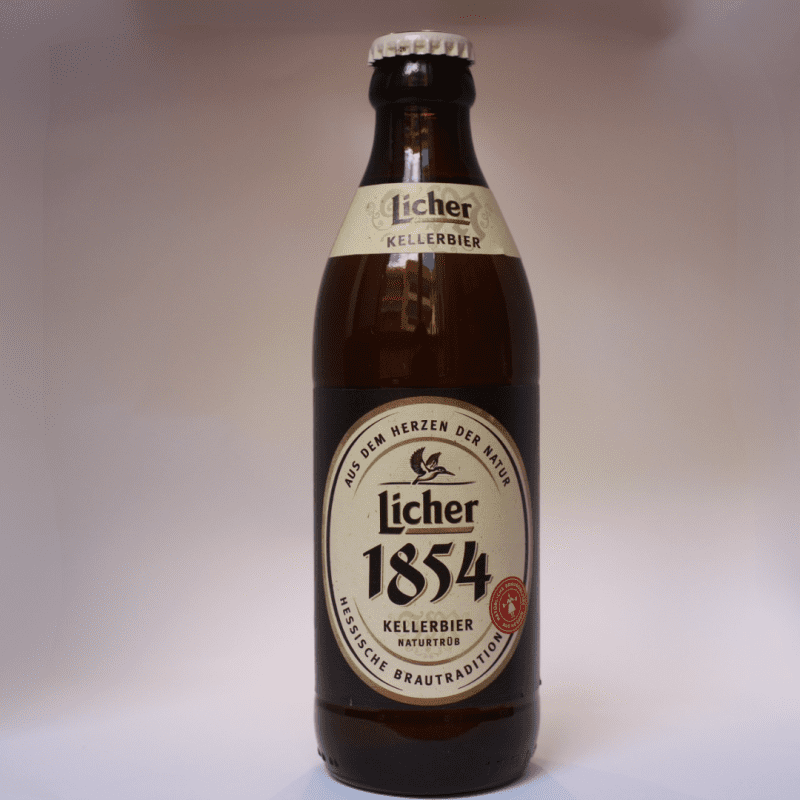 Botella de cerveza Licher 1854 Kellerbier, cerveza alemana de tipo Kellerbier elaborada de forma tradicional.