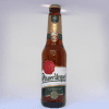 Botella de cerveza checa Pilsner Urquell sobre fondo blanco