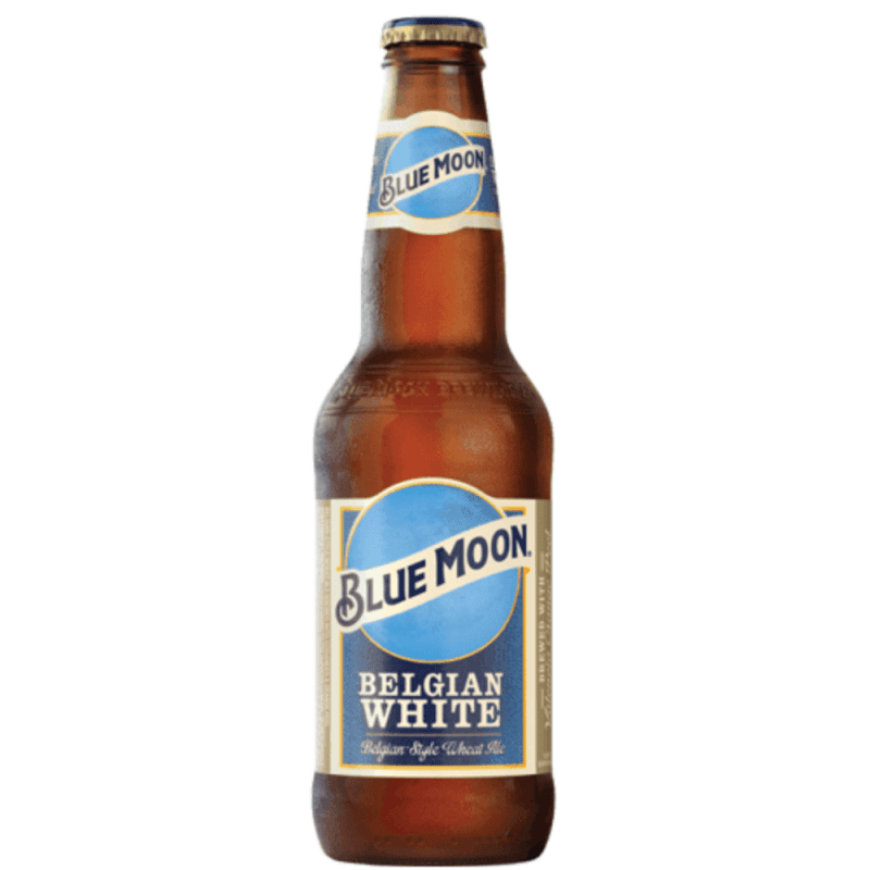 Cerveza americana Blue Moon Belgian White, de color dorado y estilo Witbier