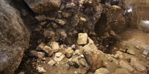 Fotografía de la Cueva de Sant Sadurní en Begues, donde se descubrieron restos de la cerveza más antigua de Europa, datados hace 6.000 años.