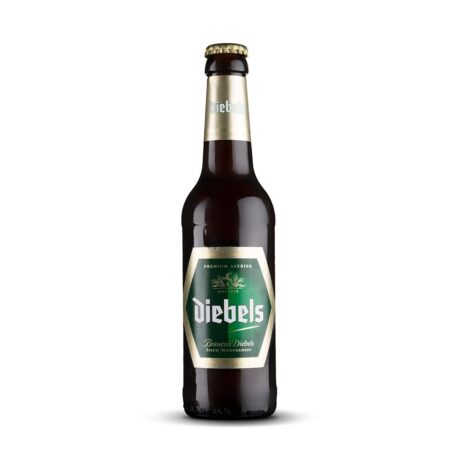 Botella de Cerveza Diebels Alt junto a un vaso de cerveza ámbar oscuro con espuma beige cremosa