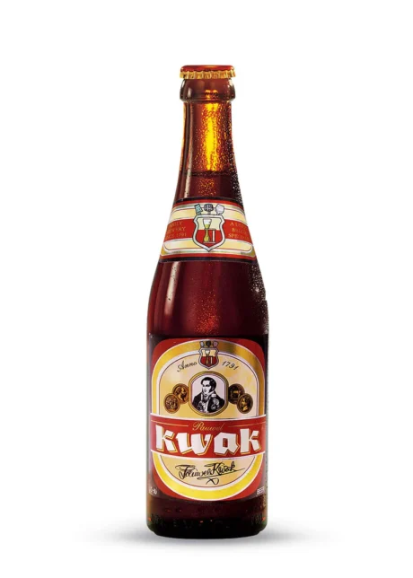 Botella de Cerveza Kwak Amber Ale belga con etiqueta tradicional