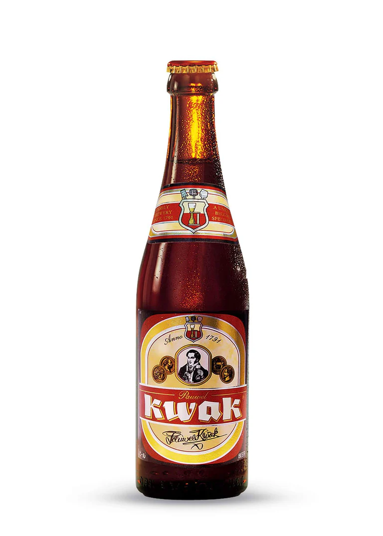 Cerveza Kwak Botella de Cerveza Kwak Amber Ale belga con etiqueta tradicional