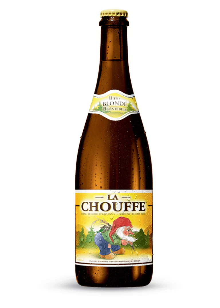 Cerveza La Chouffe 75cl Botella de cerveza La Chouffe belga artesana con etiqueta de gnomos rojos