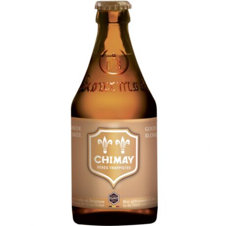 Botella de cerveza Chimay Dorée junto a un vaso de cerveza dorada y espumosa sobre fondo rústico