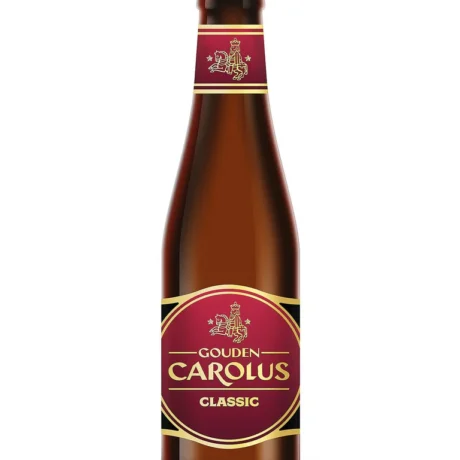 Botella de Cerveza Gouden Carolus Classic sobre fondo neutro