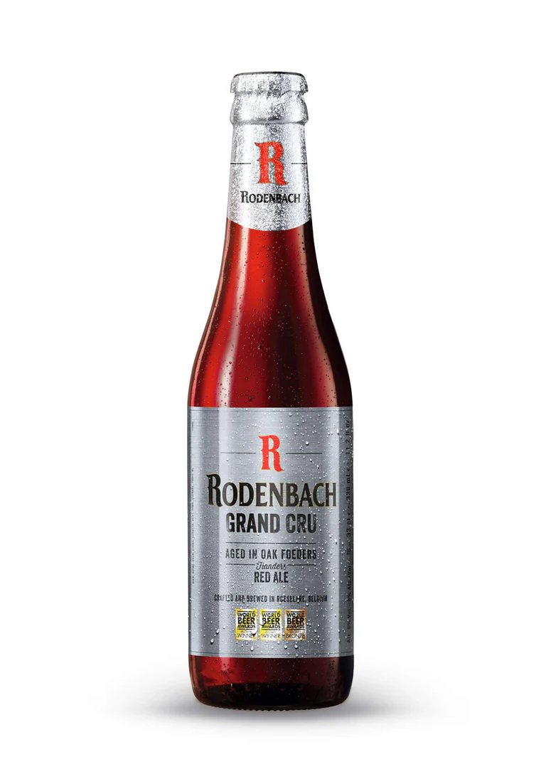 Rodenbach Grand Cru Botella de cerveza belga Rodenbach Grand Cru estilo Flanders Red Brown en botella marrón con etiqueta roja y dorada