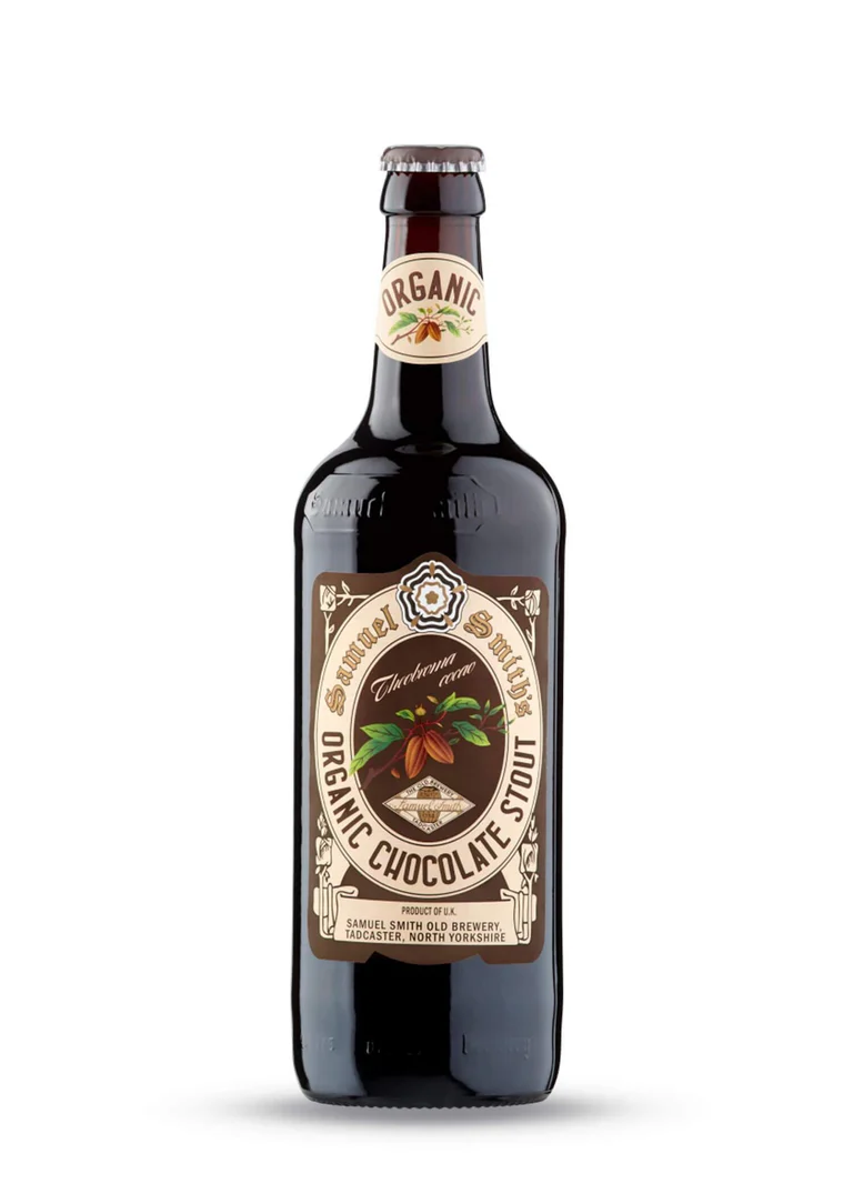 Samuel Smith Organic Chocolate Stout Botella de Samuel Smith Organic Chocolate Stout orgánica con malta de chocolate ecológica