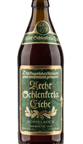 Botella de cerveza ahumada Schlenkerla Rauchbier Doppelbock con etiqueta tradicional de Bamberg