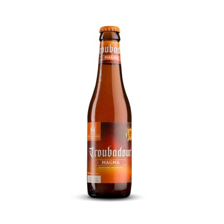Botella de Cerveza Troubadour Magma IPA Doble Imperial ámbar con espuma blanca y etiqueta elegante