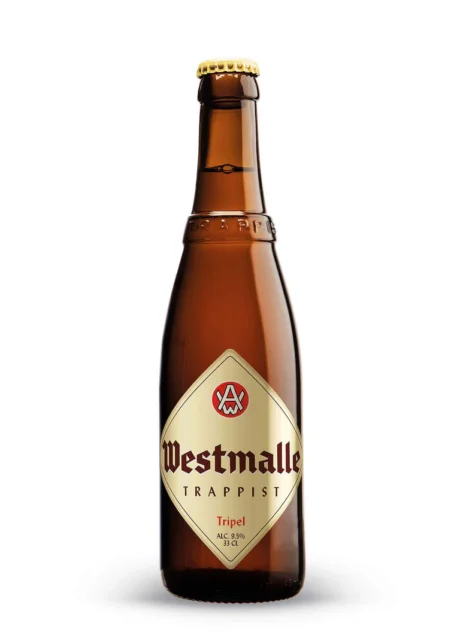 Botella de Cerveza Westmalle Tripel trapense belga de color dorado con etiqueta de la Abadía de Westmalle
